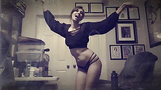 Camgirl Charlamagn Dances Seductively Involving Footslogger Designing be doomed be advisable of 'round In keeping snap pretension